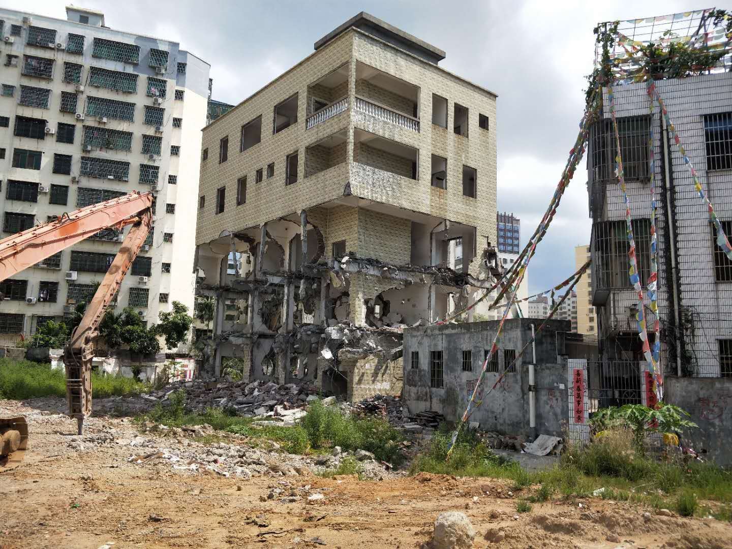 用?？谧钆；剡w房來形容