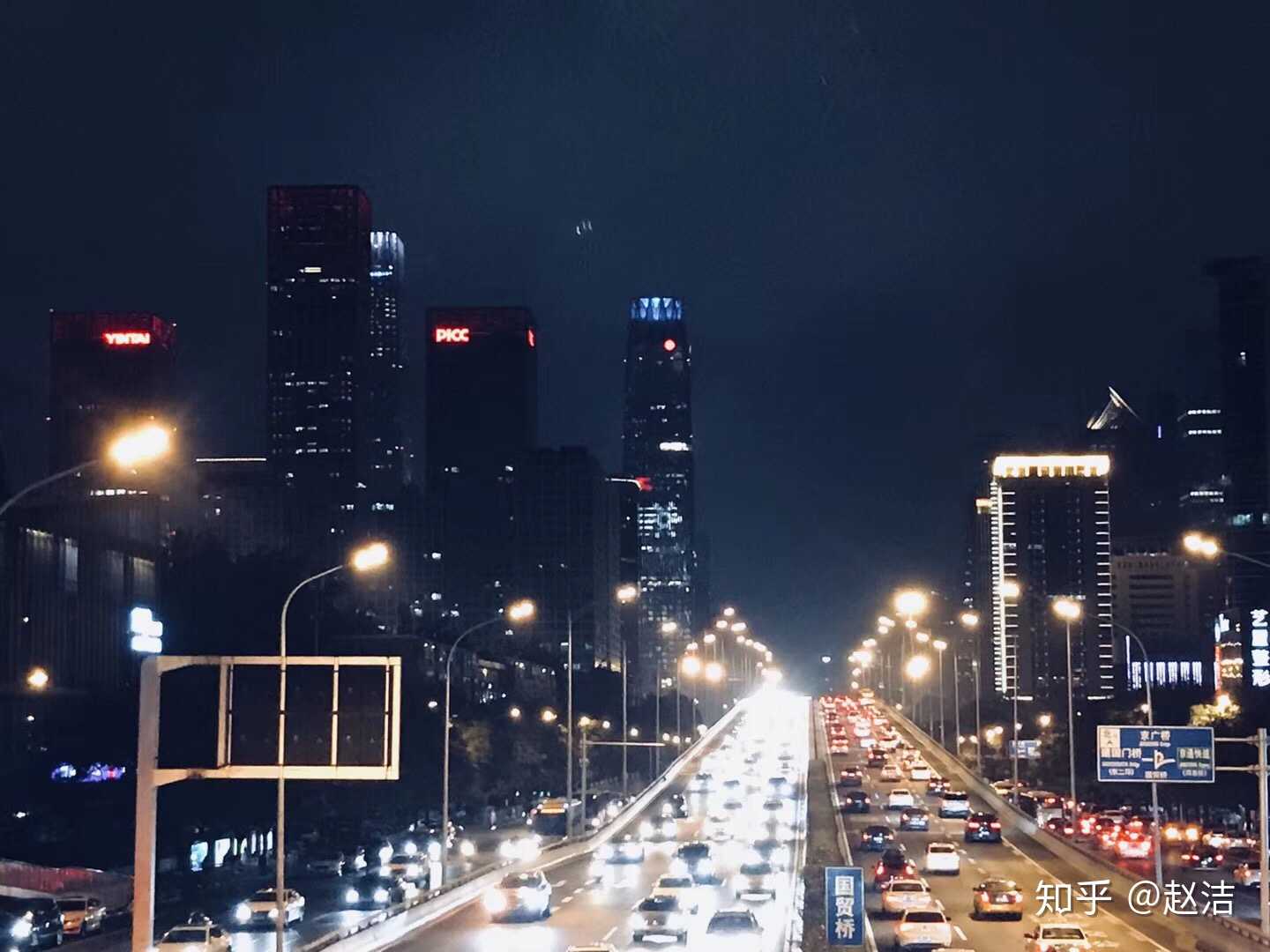 樓下老頭半夜打麻將到兩點(diǎn)能聽見(jiàn)